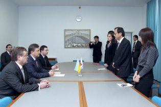 Янукович відправив до Японії гуманітарну допомогу