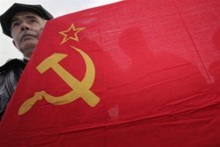 Коммунисты пришли к стенам Рады и требуют возвращения в СССР