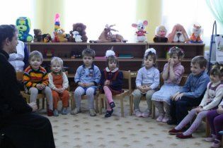 На Донеччині услід за школами почали закривати дитбудинки