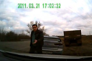 Скандальный гаишник с битой станет бизнесменом