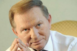 Медведев наградил Кучму орденом за заслуги перед Россией