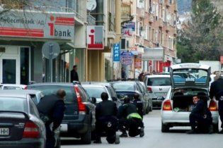 Пограбування банку у Болгарії: злодій розстріляв охорону і взяв у заручники жінок