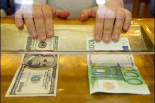 Украинские эксперты не верят в смерть евро, но покупать советуют доллары