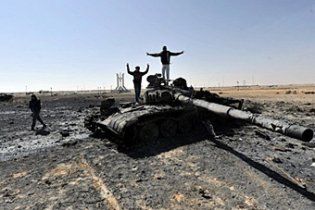 Ливийские повстанцы отвоевали у Каддафи город Адждабия