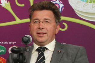 УЄФА стурбована станом українських доріг перед Євро-2012