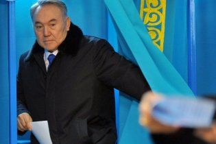 Назарбаєв лідирує на виборах президента Казахстану