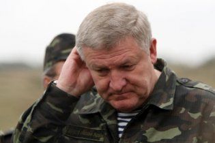 Від Азарова дісталося і Єжелю: в армії покращення не наступило