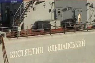 Корабль с 85 эвакуированными украинцами вышел из порта Триполи