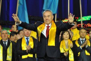 Назарбаєв вчетверте став президентом Казахстану