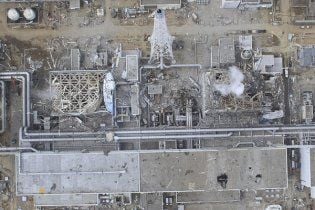 На небезпечних ділянках АЕС "Фукусіма-1" роботів замінили живі люди
