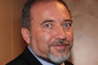 Глава МЗС Ізраїлю давав інтерв’ю, сидячи в туалеті