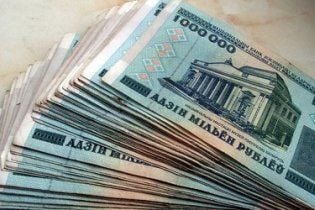 Беларусь официально обвалила национальную валюту