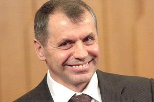 Кримський спікер має п'ять шикарних автомобілів і отримує матеріальну допомогу