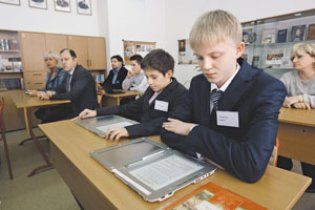 Українські школярі вчитимуться за єдиним електронним підручником