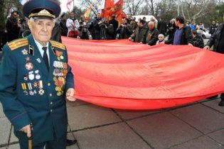 Партія регіонів: День перемоги в Україні пройде під червоними прапорами