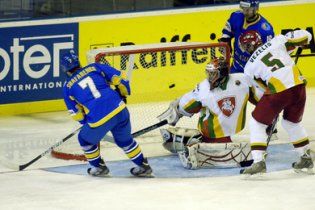 Україна виграла першу гру на чемпіонаті світу з хокею