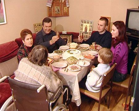 Сім’я Януковича за столом