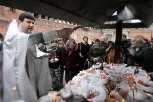 Украинский священник попросил запретить торговать по воскресеньям