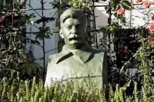 В Узбекистане снесен последний памятник Сталину