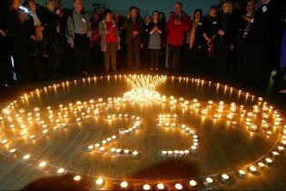 В ночь на 26 апреля в Украине зажгут свечи в память о Чернобыльской трагедии