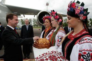 Мєдвєдєв прилетів до України