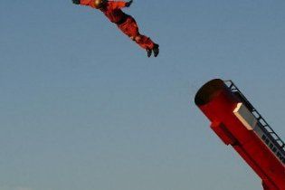 В Англії "людина-ядро" трагічно загинула на очах у публіки
