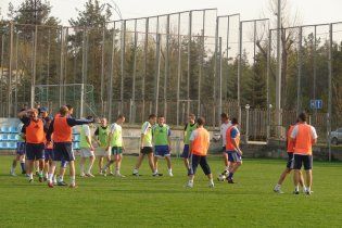 Ветераны киевского "Динамо" разгромили своих фанатов
