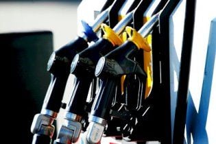 Українські АЗС продають бензин вже по 12 гривень