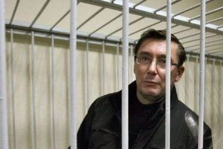 Жена Луценко заявила, что его снова посадили в камеру смертников