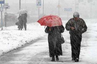 В четверг почти по всей Украине выпадет мокрый снег