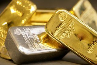 Світові ціни на золото та срібло обвалилися
