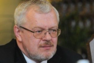 День Перемоги у Львові: у генконсула Росії відібрали та розтоптали вінок