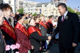 Янукович застеріг від розбрату та розмов про ієрархію нації