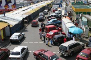 У Києві знесення ринку перетворилося на побоїще