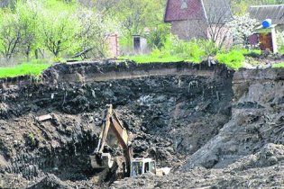 Дніпру загрожує забруднення десятками тонн токсинів