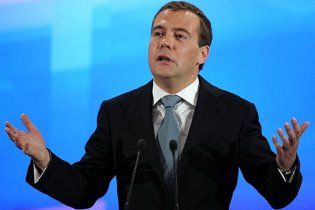 Мєдвєдєв прирівняв білорусів та казахів до росіян