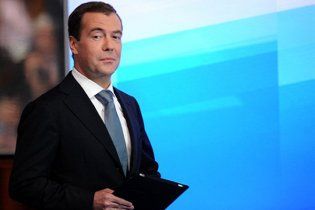 Мєдвєдєв планує очолити політичну партію