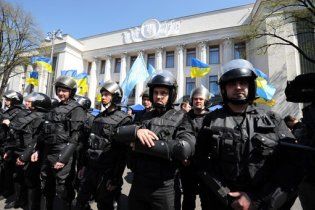Почти 60% украинцев не доверяют милиции