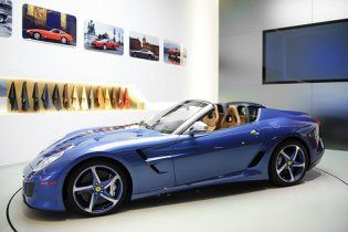 Чиновники знизять податок на ввезення розкішних автомобілів