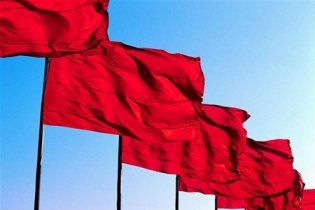 Янукович підписав скандальний закон про червоні прапори