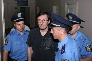 "Народная самооборона" заявила, что Луценко 27 мая отпустят домой