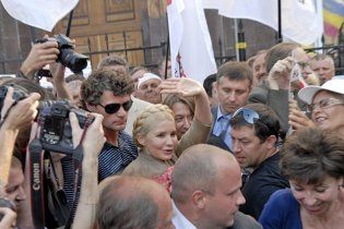 Поддержать Тимошенко в суде пришли более 5 тысяч человек