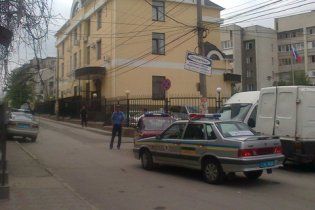 В Симферополе заминировано российское консульство