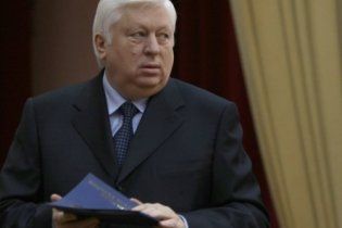 Генпрокурор, маючи мільйон в банку, взяв матеріальну допомогу