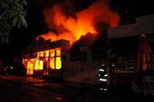 Ринок на Виноградарі в Києві підпалили одразу в чотирьох місцях