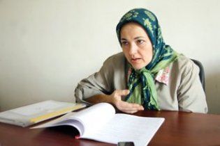 Дочка іранського опозиціонера померла під час бійки на похороні батька