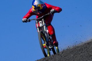 Австрийский велосипедист установил рекорд скорости на вулкане в Никарагуа (видео)