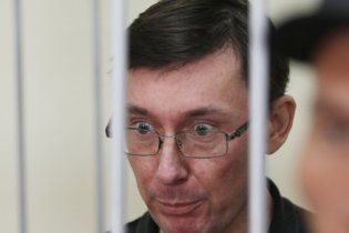 Луценко назвал прокуроров дятлами и снова остался под стражей