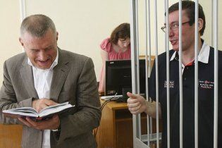 Луценко инкриминируют улучшение своего имиджа за государственные деньги