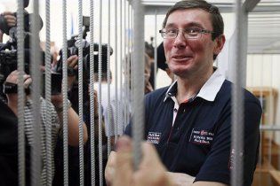 Водій Луценка побив у суді журналіста